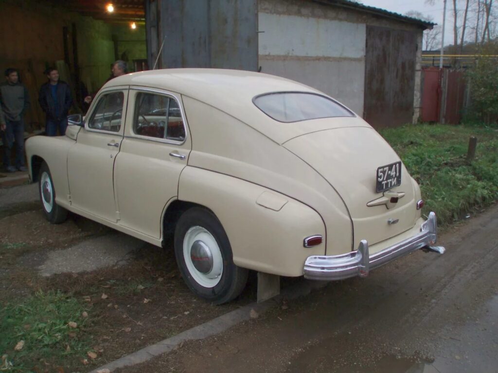 GAZ M20